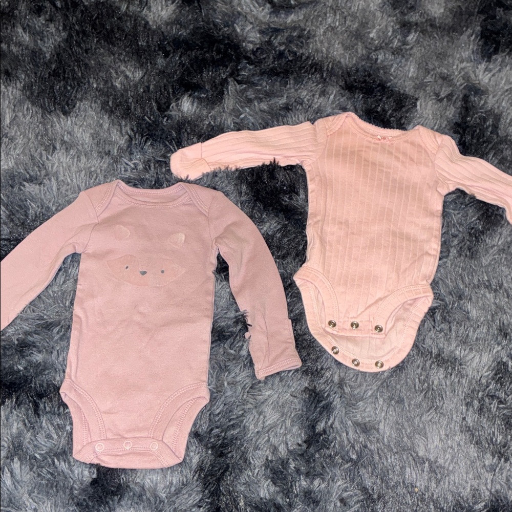 🟢Carters onesie